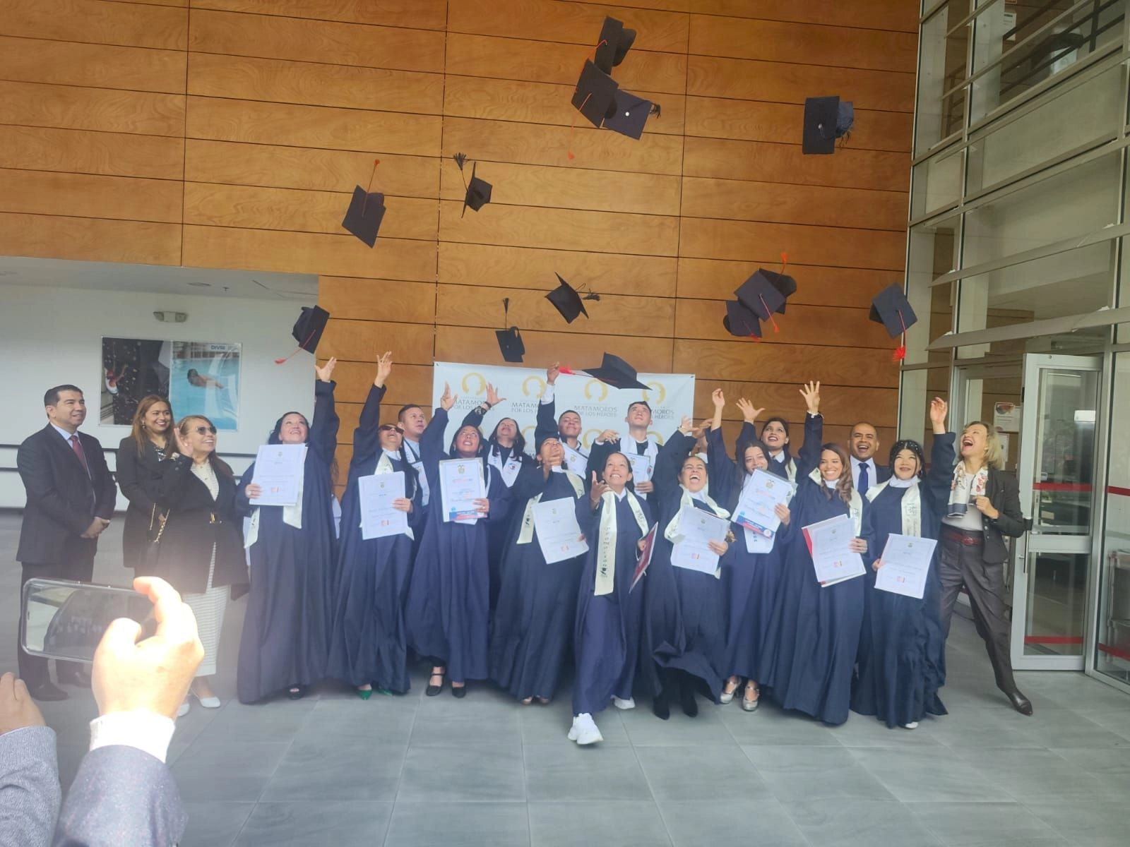 Estudiantes del bachillerato de adultos BEFAC en Popayán