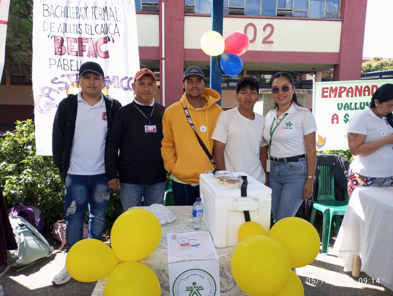 Estudiantes del bachillerato de adultos BEFAC en el Cauca