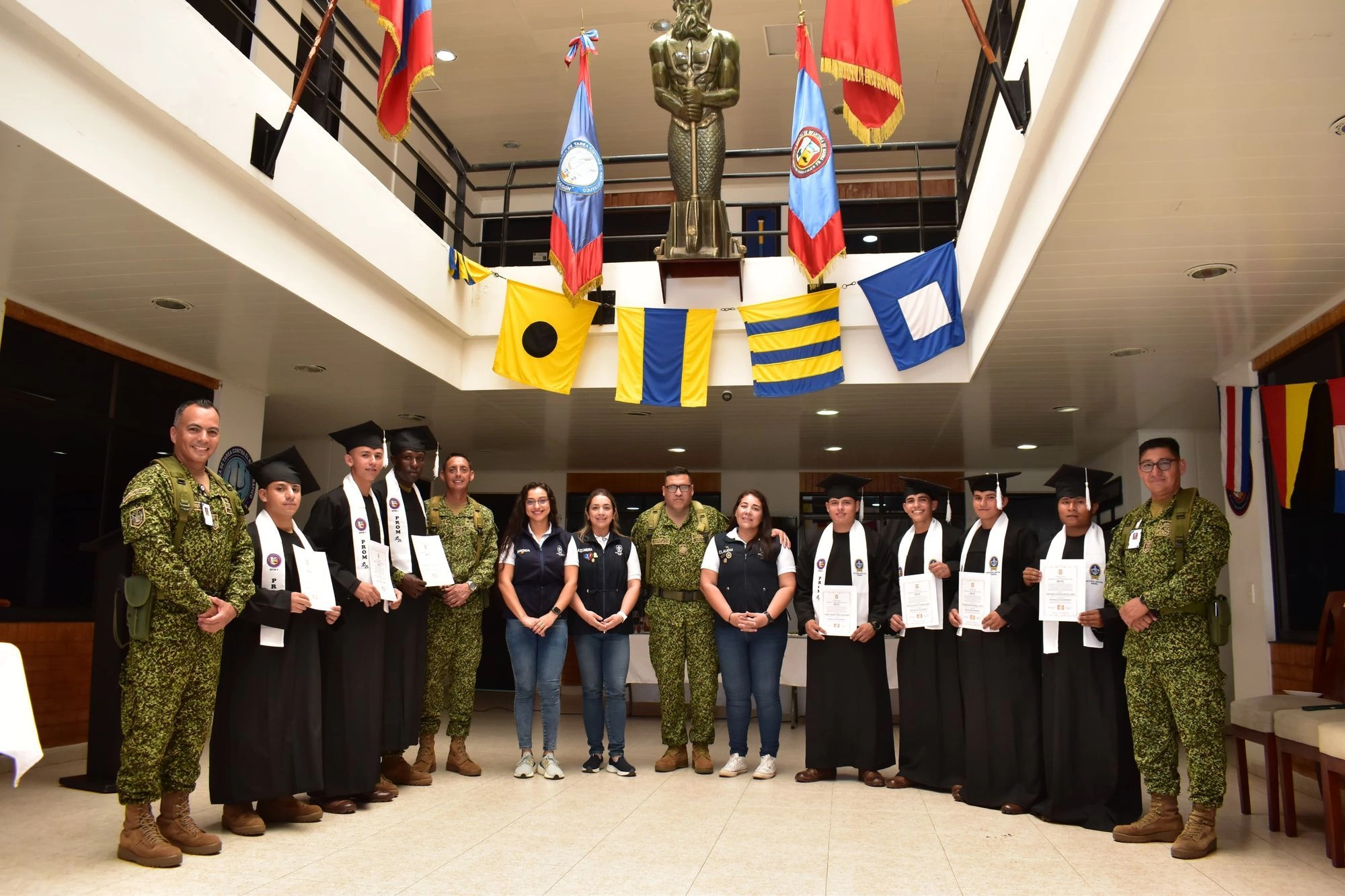 Estudiantes del bachillerato formal de adultos BEFAC